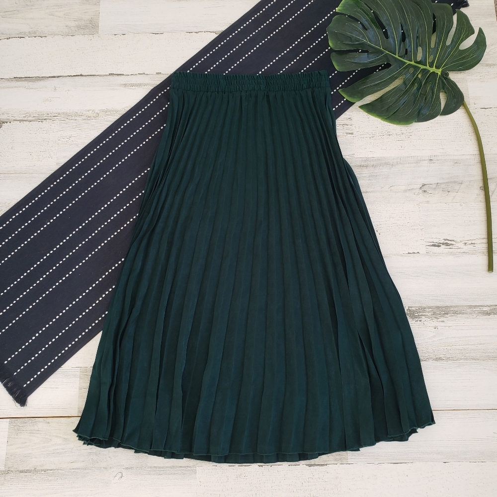 Max Studio Dark Green Pleated Midi Skirt